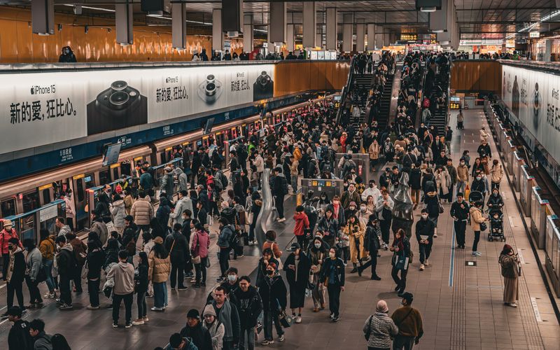 游盈隆表示,赖清德上任第一个月,只获不到半数台湾民众的支持配图