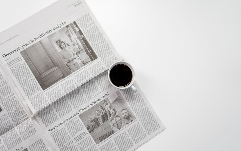 图为来自台湾的宏宾制茶园总经理林宏洋正在沏茶（整理版）